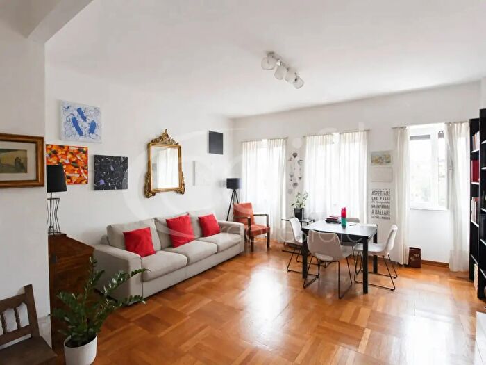 Appartamento trilocale in vendita in Via Lomellina, Milano