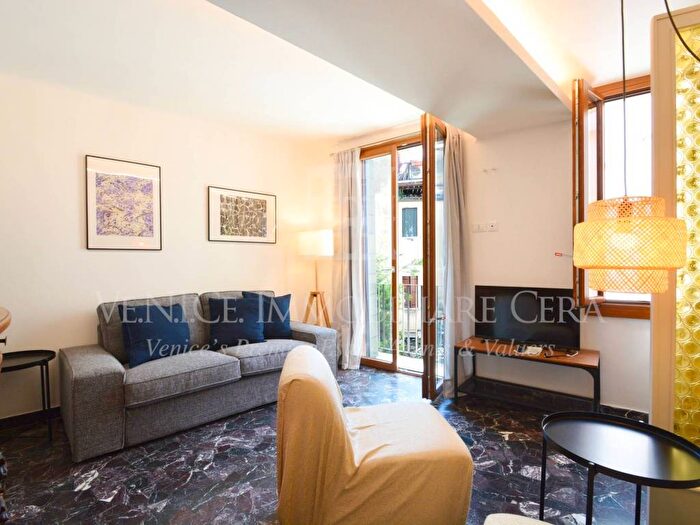 Appartamento quadrilocale in affitto in Campo San Samuele, San Marco, Venezia