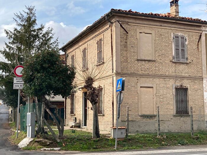 Casa quadrilocale in vendita in Via della Pineta Fano, Fano