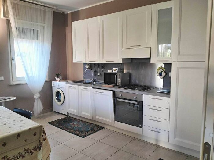 Appartamento trilocale in affitto in Desenzano Centro, Desenzano del Garda