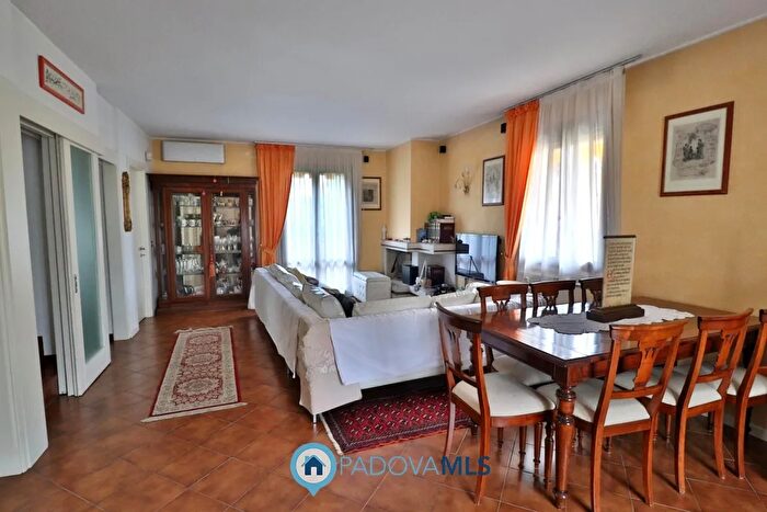Casa con 5 locali in vendita in Via Santa Chiara, Vigonza