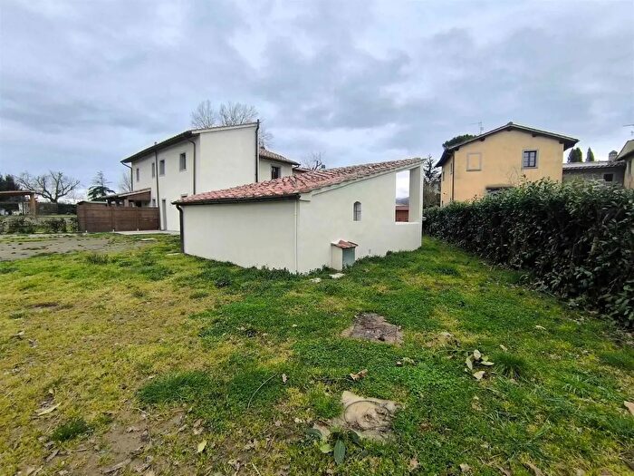 Casa con 8 locali in vendita in Locolità Gracchia, Vicchio