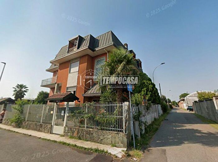 Appartamento quadrilocale in vendita in Via Giacomo Puccini, Cerro Maggiore