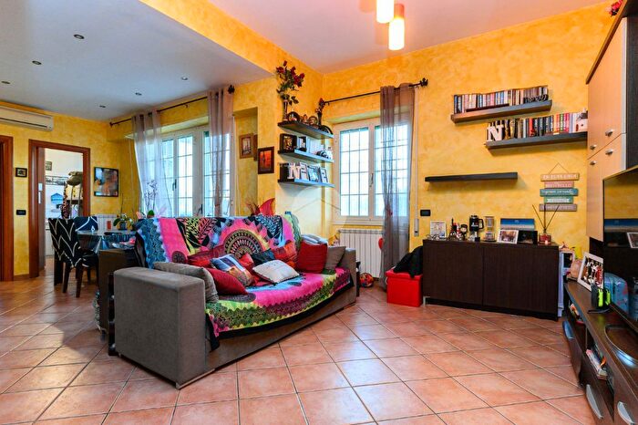 Appartamento con 5 locali in vendita in Via Bartolomeo Avanzini, Roma