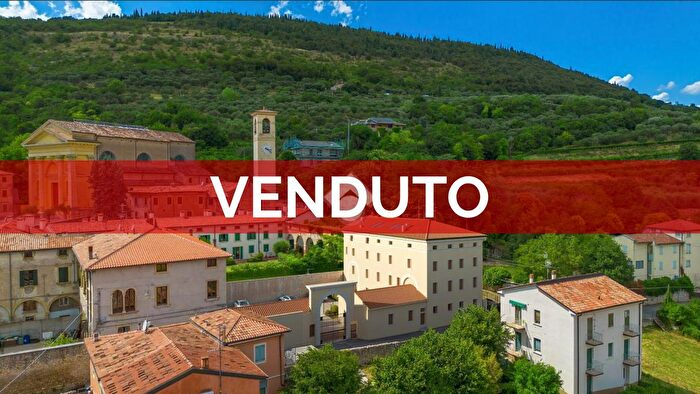 Appartamento quadrilocale in vendita in Via Clocego, Verona