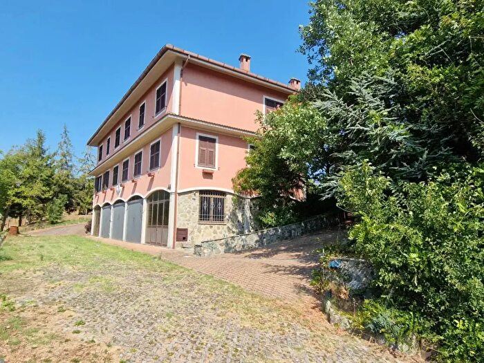 Casa con 20 locali in vendita in Mioglia
