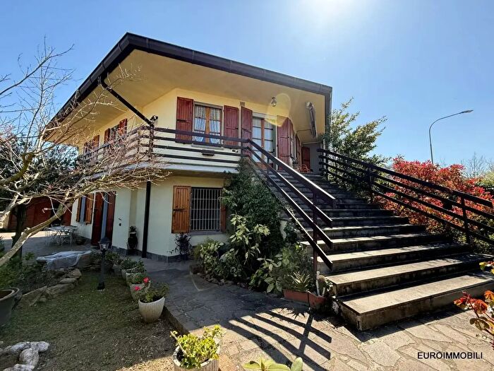 Casa con 12 locali in vendita in Via Libertà, Neviano Degli Arduini