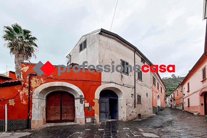 Appartamento con 5 locali in vendita in Via Casamassaro, Caserta