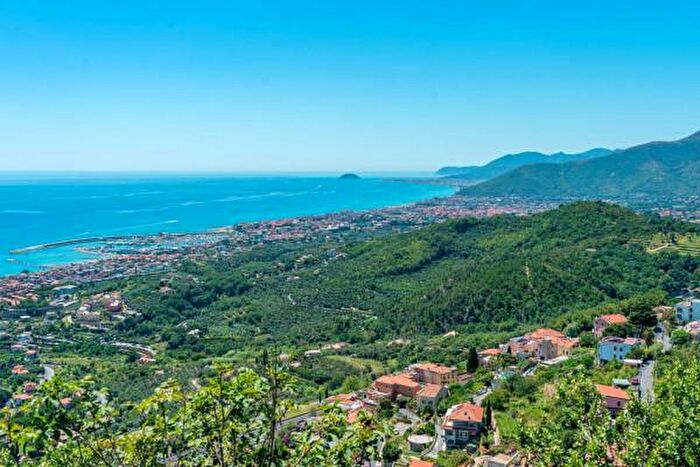 Casa con 6 locali in vendita in Via alla Cappelletta, Pietra Ligure