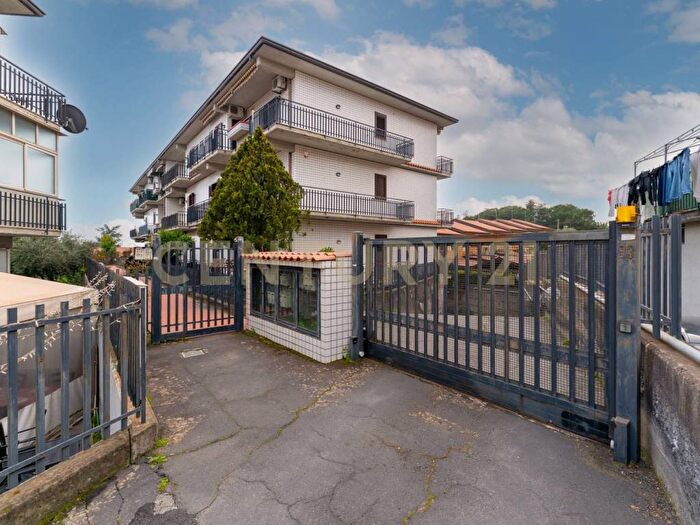 Appartamento trilocale in vendita in Via Ercole Patti, Centro, Pedara