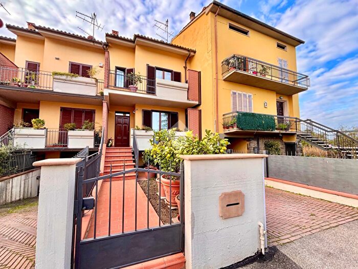 Casa con 5 locali in vendita in Via Borgo di Casale, Prato