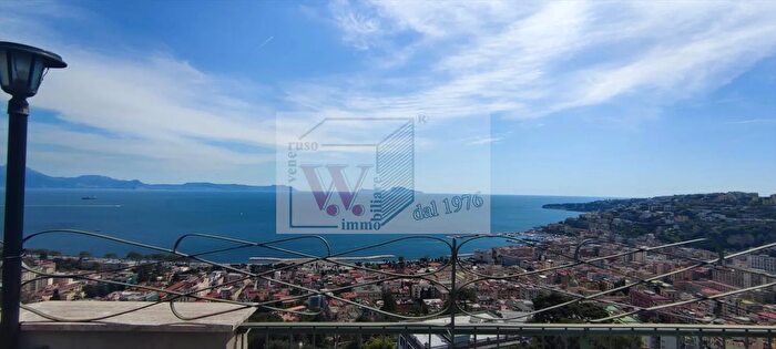 Appartamento con 5 locali in affitto in Via Aniello Falcone, Napoli