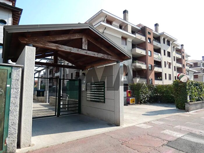 Appartamento trilocale in vendita in Via Leonardo da Vinci f, Bussero