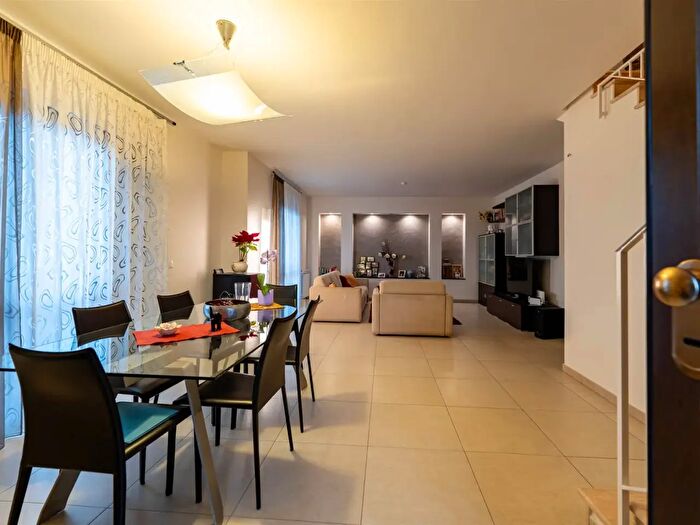 Appartamento con 5 locali in vendita in Via Leonardo Sciascia, Valverde