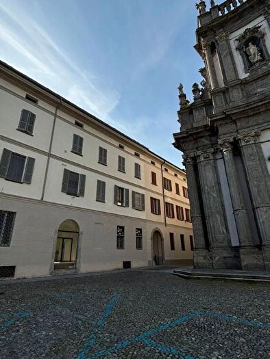 Casa bilocale in vendita in Piazza San Giovanni Morbegno, Morbegno