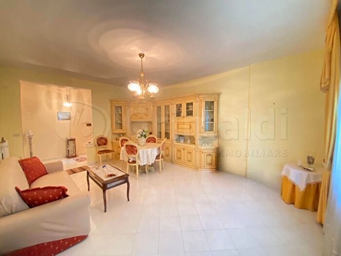 Appartamento trilocale in vendita in Giugliano In Campania