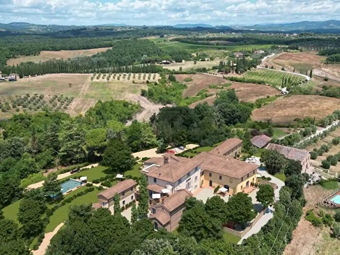 Casa con 6 locali in vendita in Siena