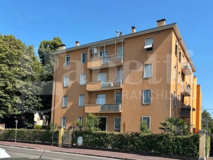 Appartamento trilocale in vendita in Via Montebello, Parma
