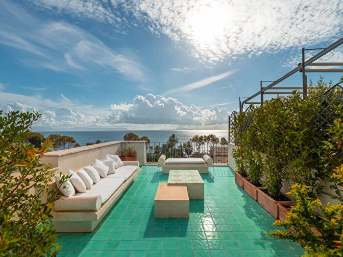 Appartamento con 5 locali in affitto in Via Riviera di Chiaia, Chiaia, Napoli