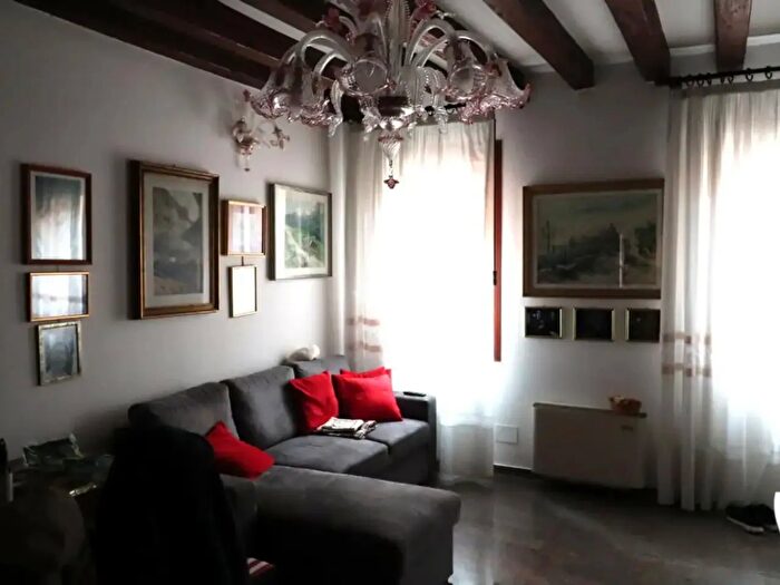 Appartamento trilocale in vendita in Corte del Magazen, Venezia