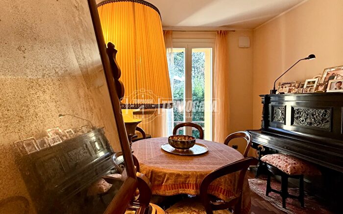 Casa con 5 locali in vendita in Via Augusto Righi, Merate