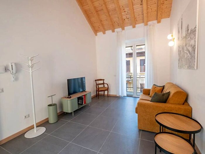 Appartamento trilocale in affitto in Via Sebastiano Del Piombo, Monte Rosa Lotto, Milano