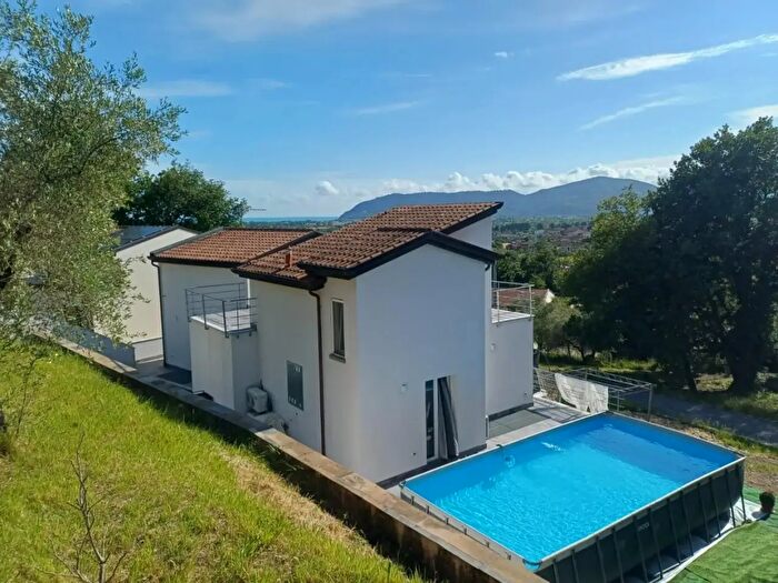 Casa con 8 locali in affitto in Elle Vigne, Castelnuovo Magra