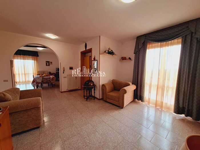 Casa trilocale in vendita in Controguerra