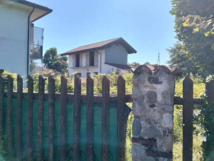 Casa bilocale in vendita in Via Mordure, Borgo Ticino