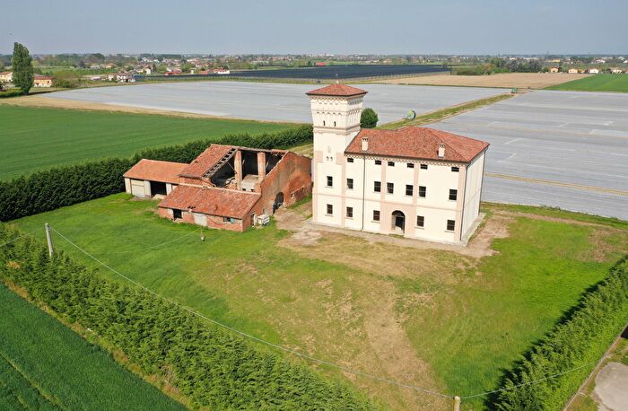 Casa con 10 locali in vendita in Legnago