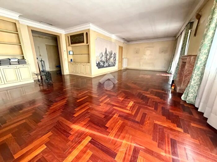 Appartamento con 7 locali in vendita in Via Matera, Padova