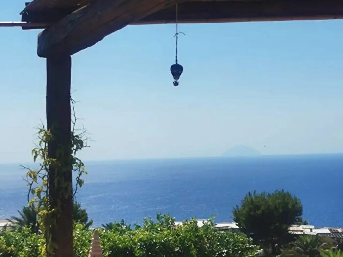 Casa trilocale in vendita in Via Lentia Snc, Lipari