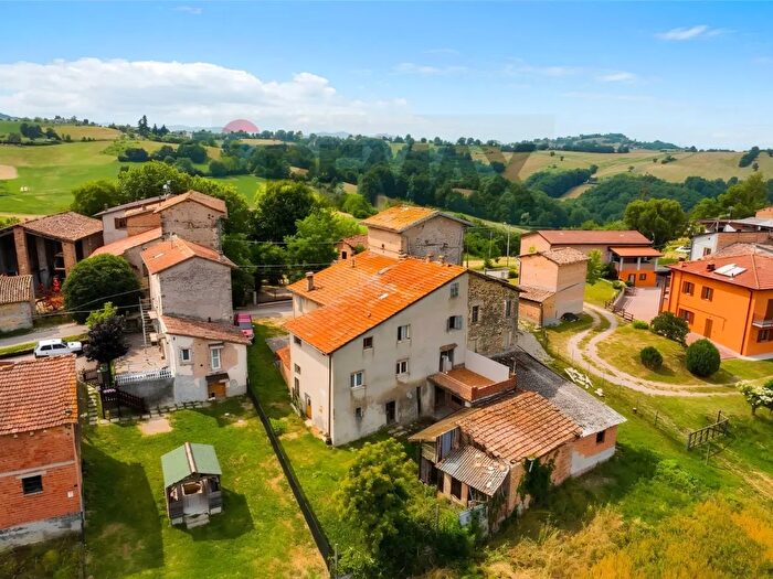 Appartamento con 5 locali in vendita in Via Pianzo Montae Sopra, Casina