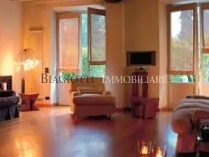 Appartamento con 5 locali in vendita in Livorno