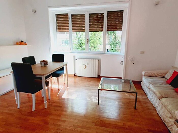 Appartamento trilocale in affitto in Via Lomellina, Argonne Corsica, Milano