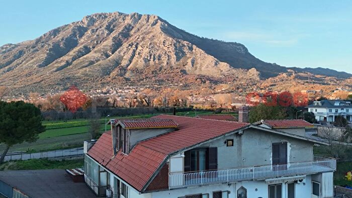 Appartamento con 5 locali in vendita in Via Carmine De Luca Snc, Montesarchio