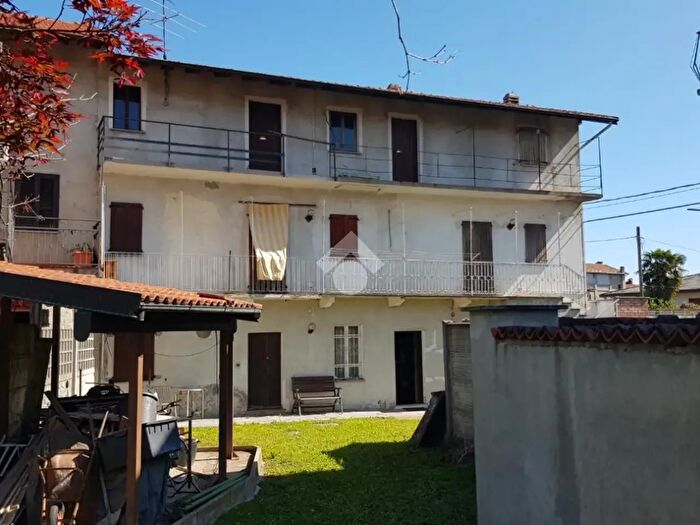 Casa quadrilocale in vendita in Via Veneto, Divignano