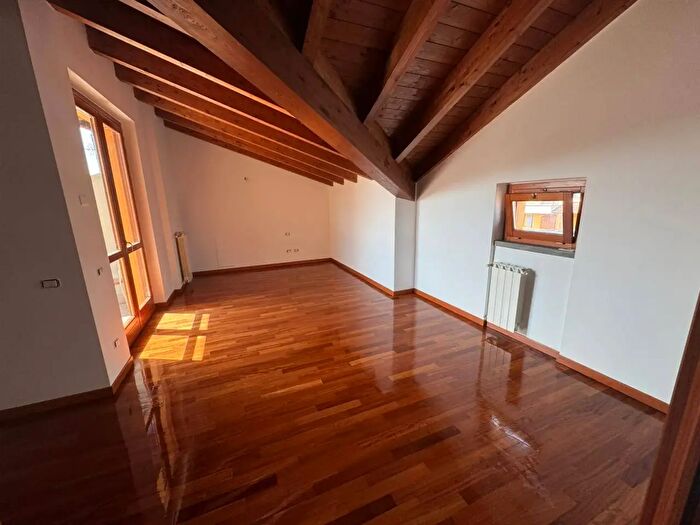 Appartamento quadrilocale in vendita in Via Petrocchi, Osio Sotto