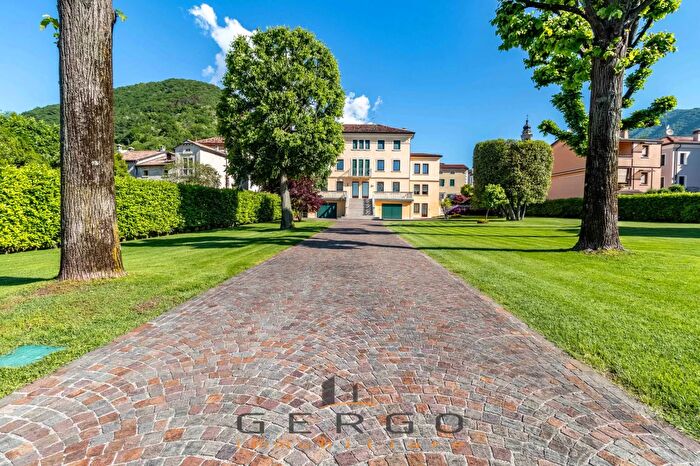 Casa con 12 locali in vendita in Via Nazionale, Quero Vas