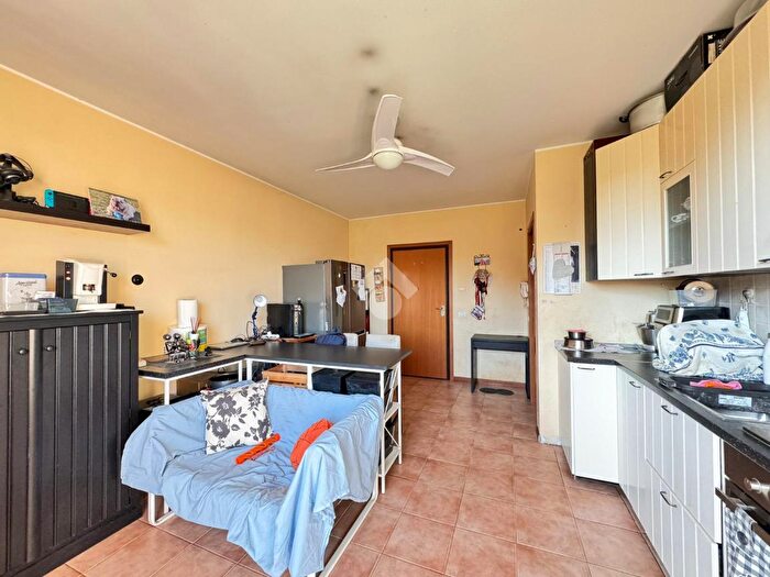 Appartamento bilocale in vendita in Via Magenta, Lomagna