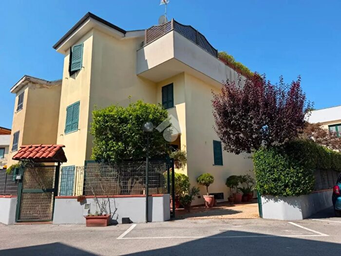 Casa con 5 locali in affitto in Via Giuseppe Pagano, Pozzuoli