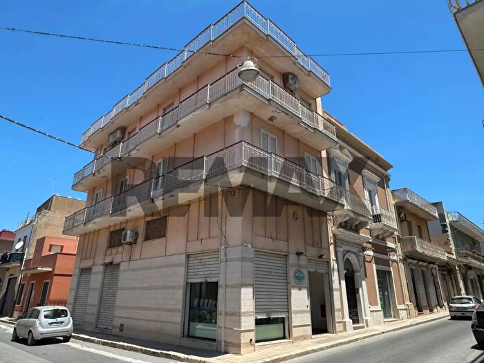 Appartamento con 7 locali in vendita in Corso Nunzio Costa, Pachino