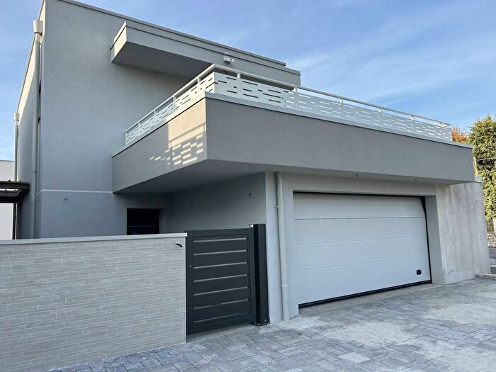 Casa con 5 locali in vendita in Viale dello Sport, Appiano Gentile