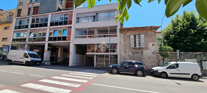 Appartamento bilocale in affitto in Via Luigi Dottesio, Como