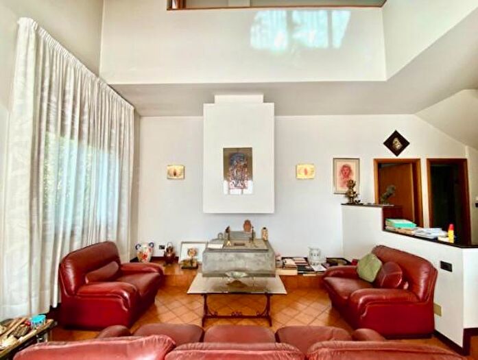 Casa con 6 locali in vendita in Forli