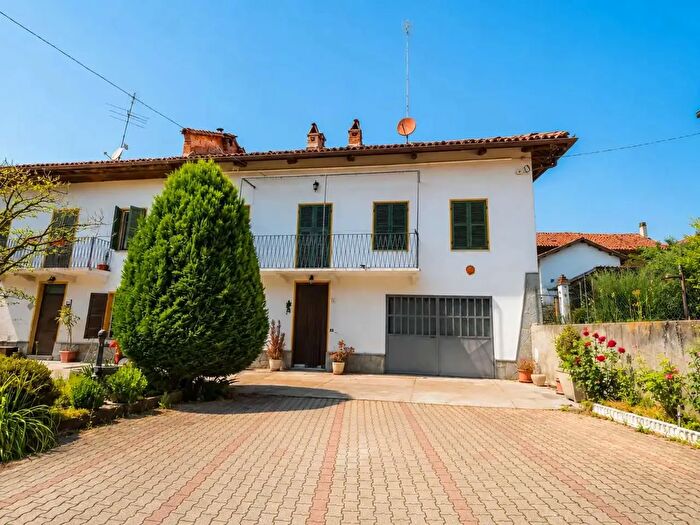 Casa con 5 locali in vendita in Fraz Valleandona, Asti