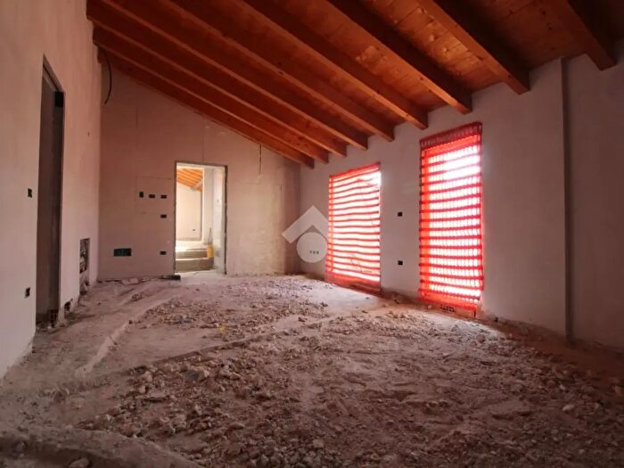 Appartamento trilocale in vendita in Via Roma, Barbariga