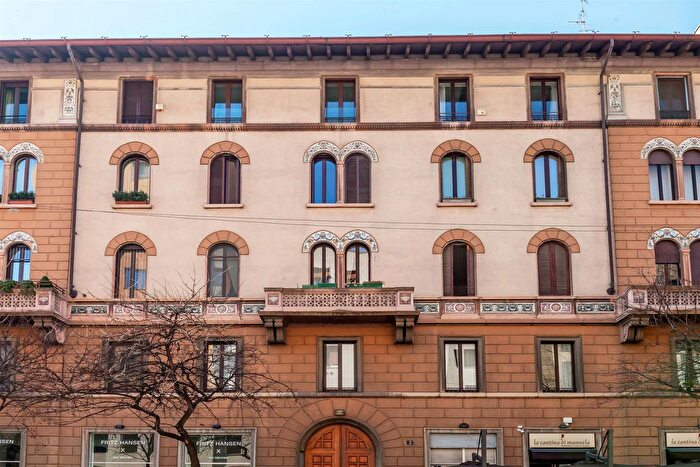 Appartamento con 5 locali in vendita in Via Carlo Poerio, Milano