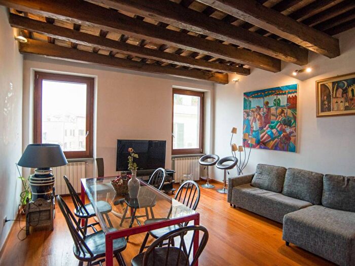 Appartamento trilocale in affitto in Vicolo del Cinque, Trastevere, Roma