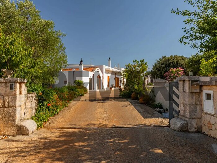 Casa con 7 locali in vendita in Contrada Laire, Alberobello